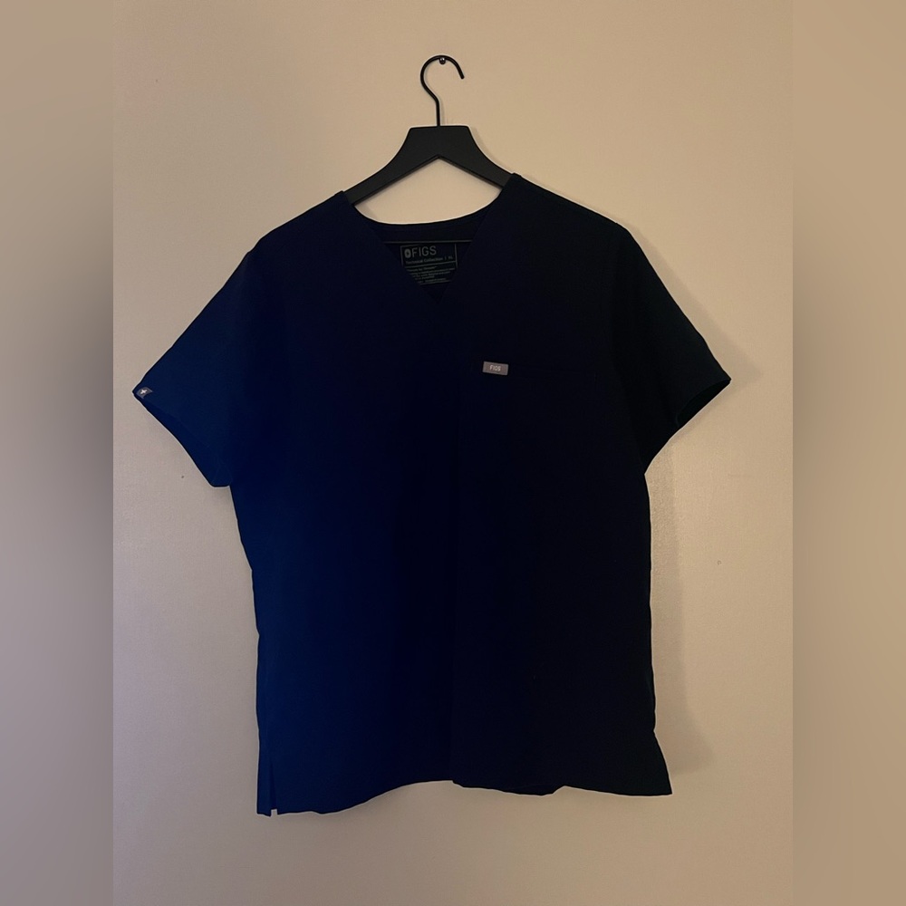 Figs Women’s Catarina Navy One-Pocket Scrub Top